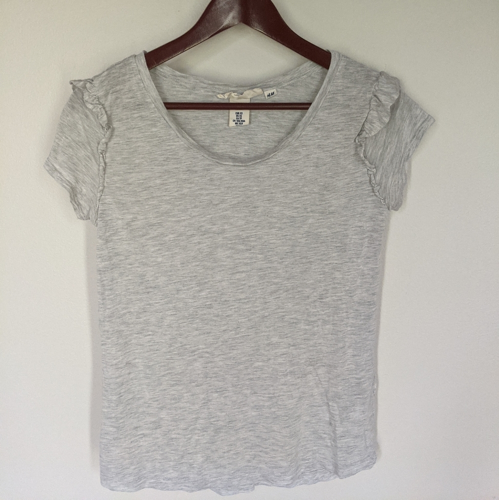 3/$10 H&M Gray Short-Sleeve Flutter Top